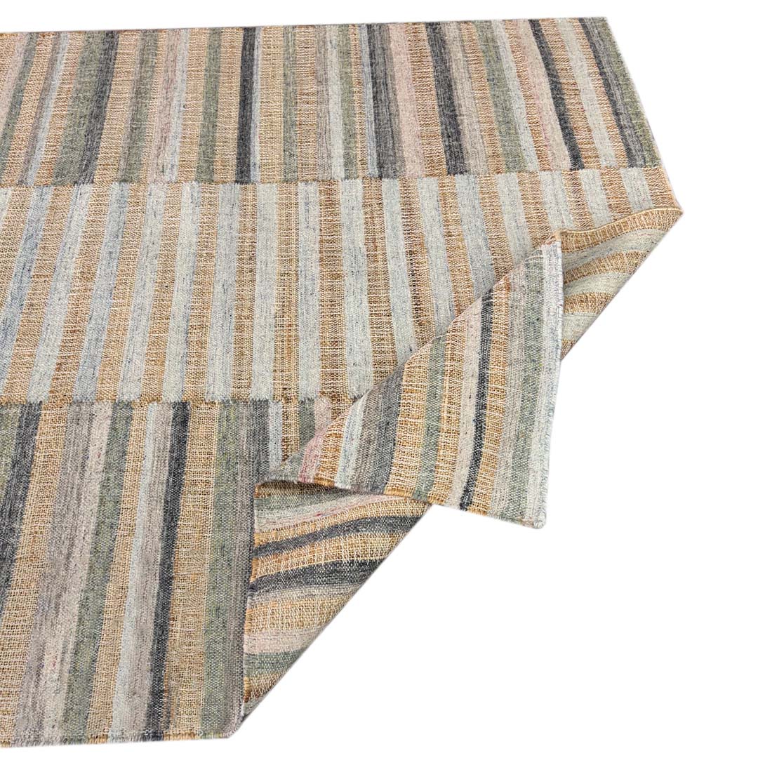 Earthy Elegance  Handknotted Jute Rug