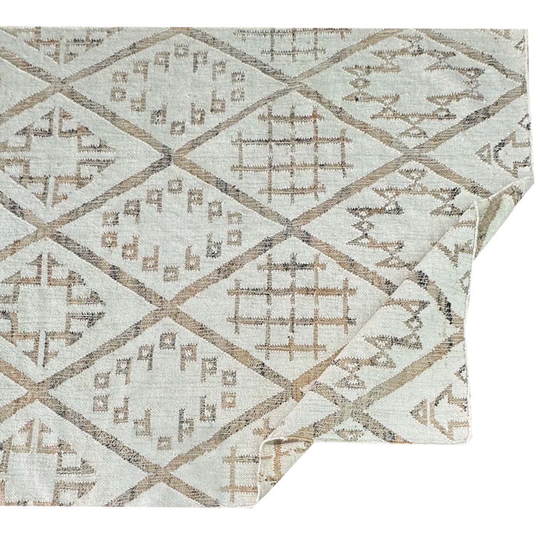 Earthy Elegance  Handknotted Jute Rug