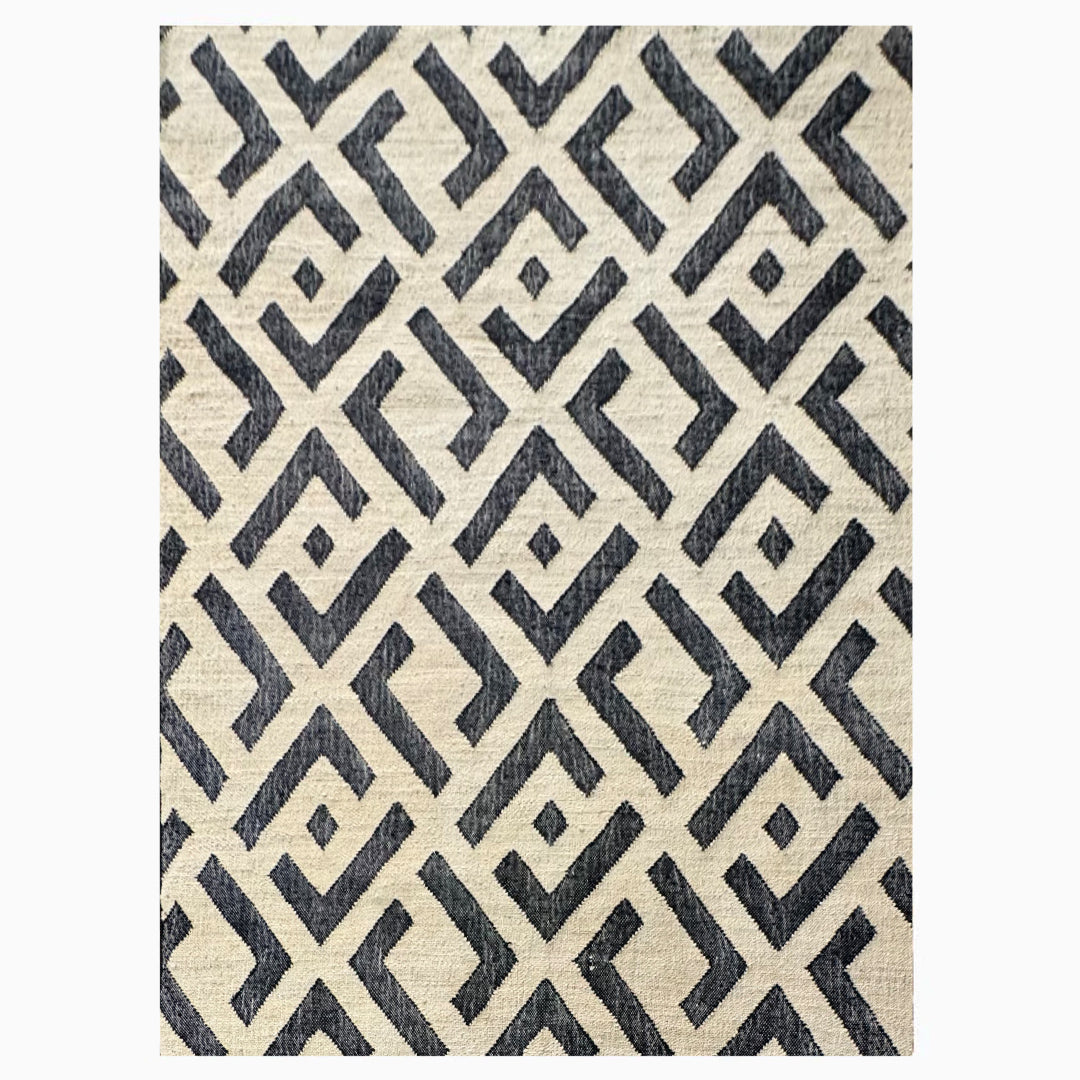 Earthy Elegance  Handknotted Jute Rug