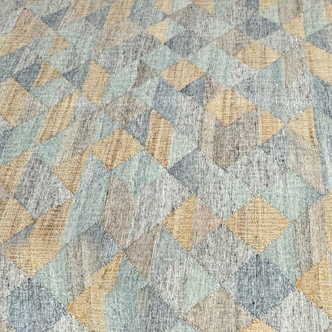 Earthy Elegance  Handknotted Jute Rug