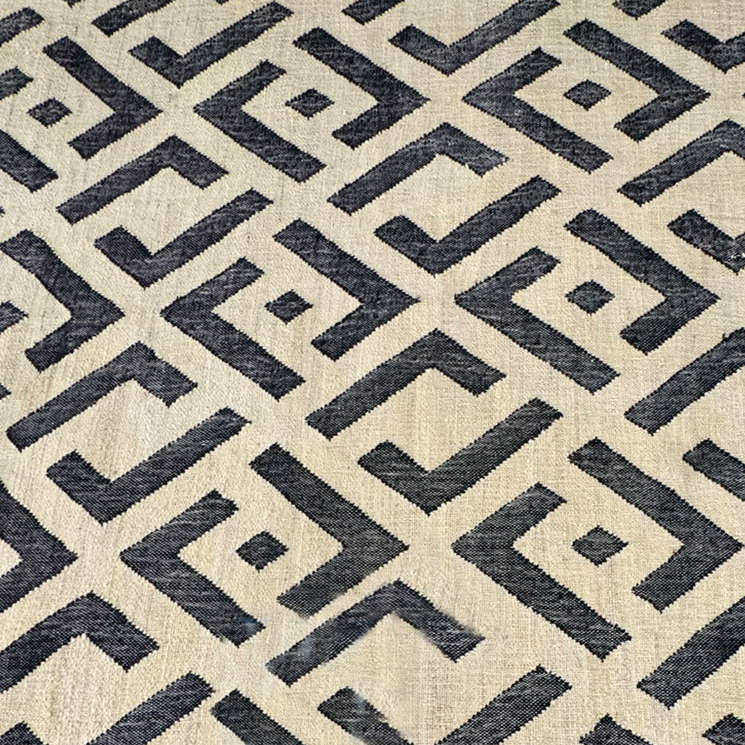 Earthy Elegance  Handknotted Jute Rug